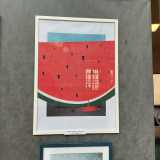 Passeggiando per la sala circolare notiamo �Cruel Summer� di Tommaso Armenise, realizzata con la tecnica dell�illustrazione digitale: rappresenta un�anguria i cui semi sono bombe